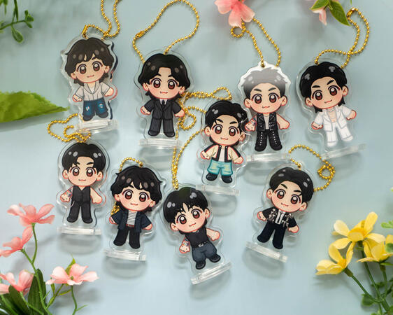 standee + charms